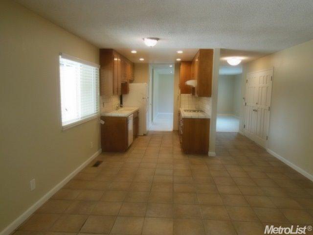 2240 E Canal Dr, Turlock, CA 95380 photo 2