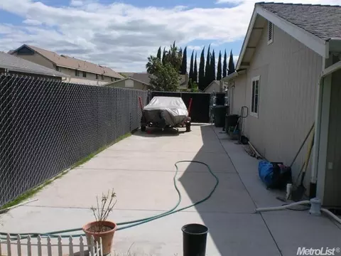 127 S Roxie, Ripon, CA 95366 photo 3