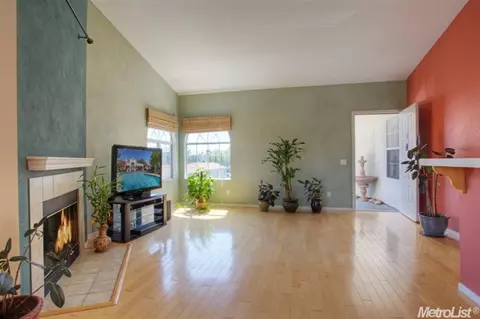 2810 Beachcomber East Dr, Rocklin, CA 95677 photo 2