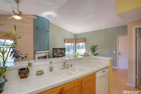 2810 Beachcomber East Dr, Rocklin, CA 95677 photo 3