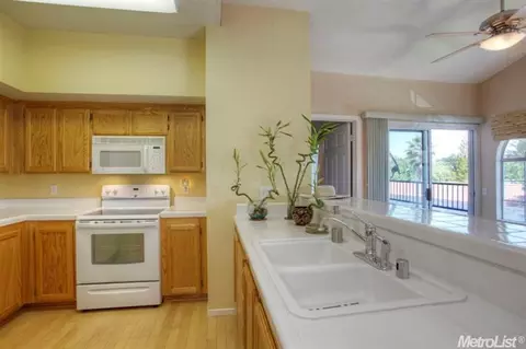 2810 Beachcomber East Dr, Rocklin, CA 95677 photo 4