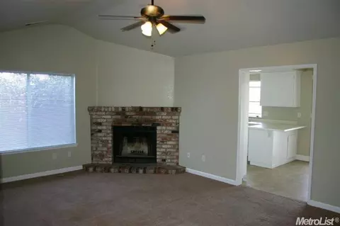 1528 Prospect Ln, Modesto, CA 95355 photo 3