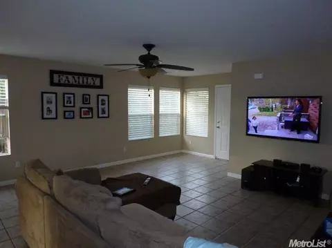 707 Robert L Smith Dr, Tracy, CA 95376 photo 2