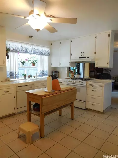 264 Grant Ct, Manteca, CA 95336 photo 3
