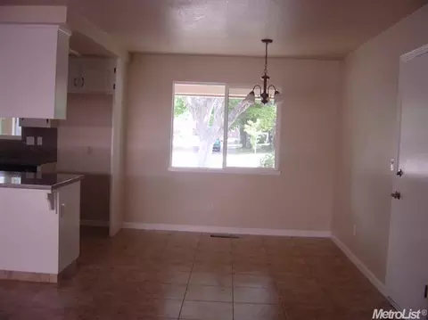 1001 Bingham Dr, Modesto, CA 95350 photo 4