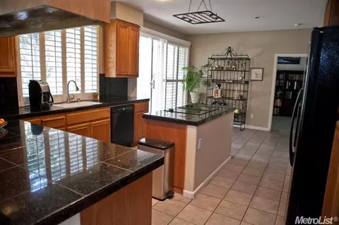 2863 Meredith Ct, Tracy, CA 95377 photo 2