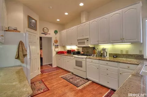 4929 Secluded Oaks Ln, Carmichael, CA 95608 photo 13