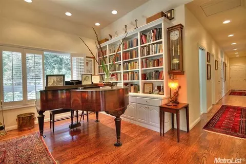 4929 Secluded Oaks Ln, Carmichael, CA 95608 photo 9