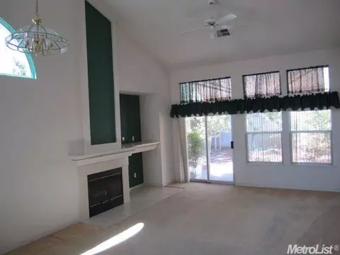 1755 Hearthstone Ln, Manteca, CA 95336 photo 2