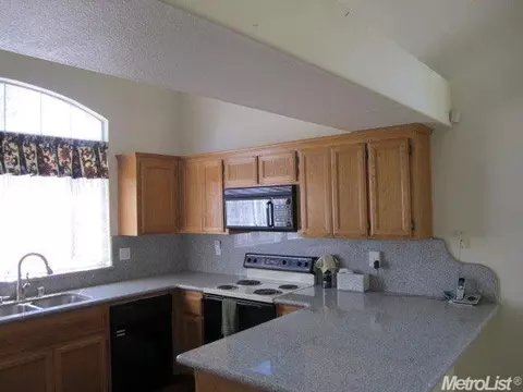 1755 Hearthstone Ln, Manteca, CA 95336 photo 4