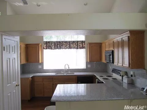 1755 Hearthstone Ln, Manteca, CA 95336 photo 3