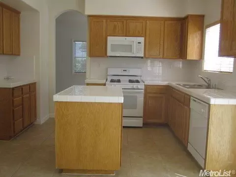 3916 Chateau Ln, Tracy, CA 95377 photo 2