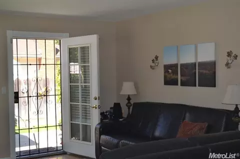 307 W 4th St, Ripon, CA 95366 photo 8