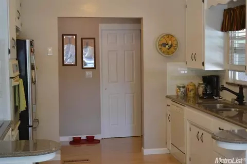 307 W 4th St, Ripon, CA 95366 photo 5