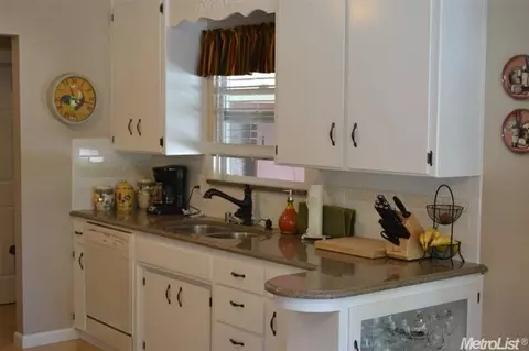 307 W 4th St, Ripon, CA 95366 photo 4