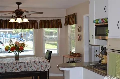 307 W 4th St, Ripon, CA 95366 photo 6