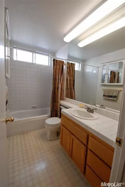2438 Albany Ave, Davis, CA 95618 photo 9