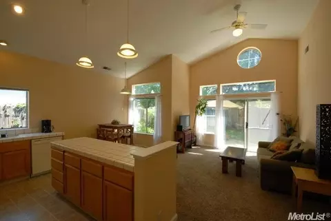 2438 Albany Ave, Davis, CA 95618 photo 3