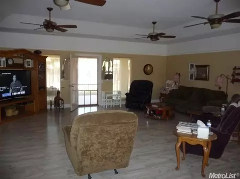 955 Palm Ave, Ripon, CA 95366 photo 2