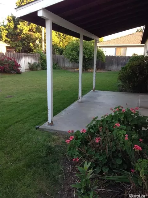 344 Cottage Ave, Manteca, CA 95336 photo 2