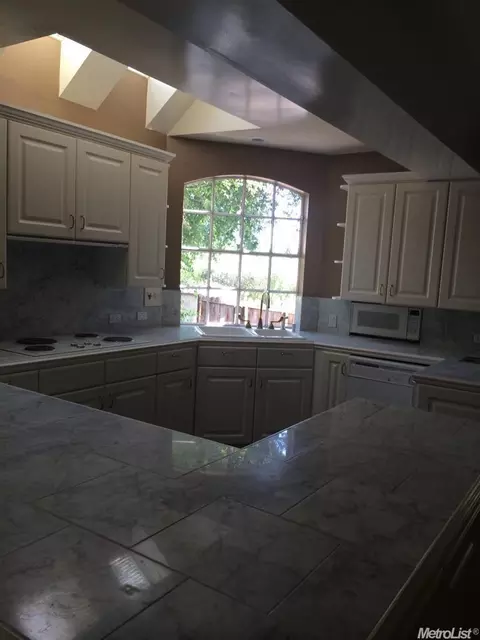 1526 Scenic Dr, Modesto, CA 95355 photo 3