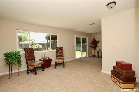 135 Perraud Dr, Folsom, CA 95630 photo 4