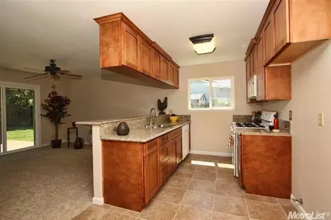 135 Perraud Dr, Folsom, CA 95630 photo 8