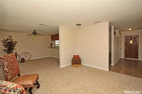 135 Perraud Dr, Folsom, CA 95630 photo 5
