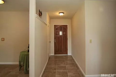 135 Perraud Dr, Folsom, CA 95630 photo 2