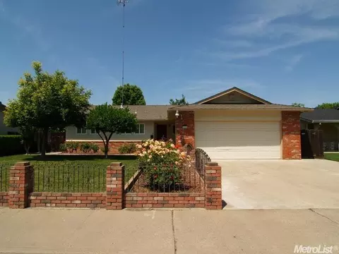 1809 E Orangeburg Ave, Modesto, CA 95355 photo 1