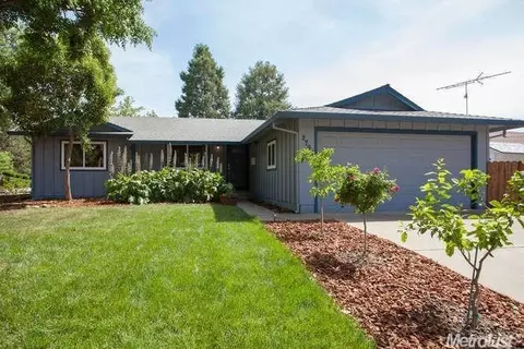 2798 Belmont Dr, Davis, CA 95618 photo 2