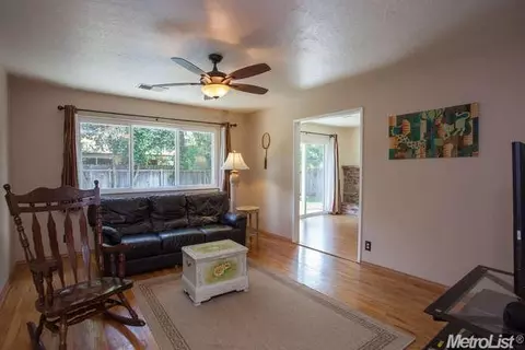 2798 Belmont Dr, Davis, CA 95618 photo 5