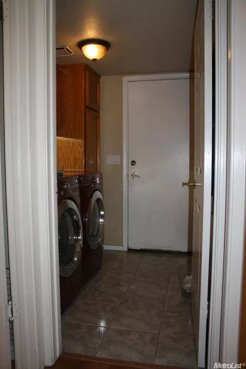 8263 Silk Tree Way, Antelope, CA 95843 photo 12