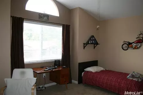 8263 Silk Tree Way, Antelope, CA 95843 photo 17