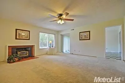 6606 Templeton Dr, Carmichael, CA 95608 photo 2