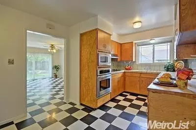 6606 Templeton Dr, Carmichael, CA 95608 photo 4
