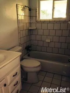 142 S Pacific Ave, Lodi, CA 95242 photo 4