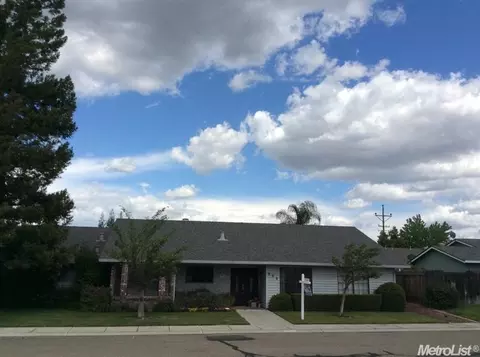 922 Azalea St, Ripon, CA 95366 photo 1