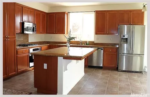 3001 Omega Way, Modesto, CA 95355 photo 4