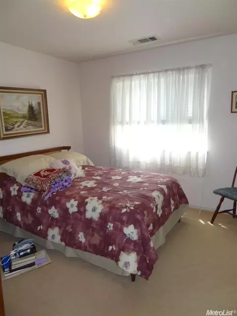 1041 Georgetown Ave, Turlock, CA 95382 photo 12