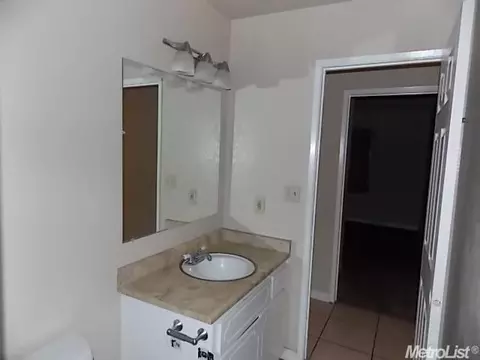 8439 Cayuga Dr, Stockton, CA 95210 photo 12