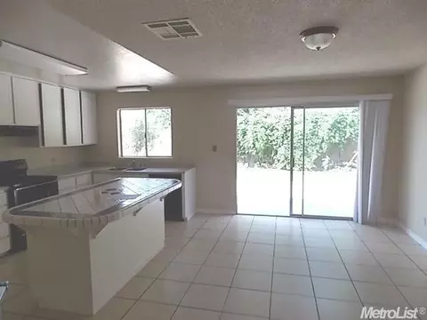 8439 Cayuga Dr, Stockton, CA 95210 photo 16