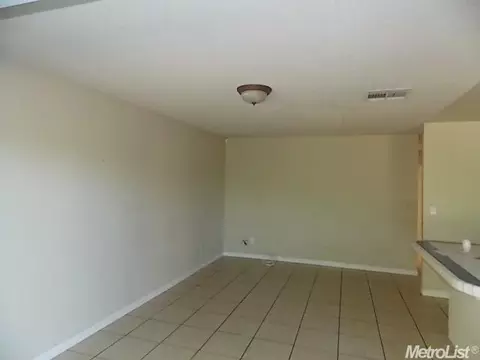 8439 Cayuga Dr, Stockton, CA 95210 photo 3