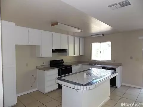 8439 Cayuga Dr, Stockton, CA 95210 photo 2