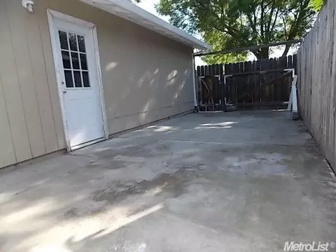8439 Cayuga Dr, Stockton, CA 95210 photo 11