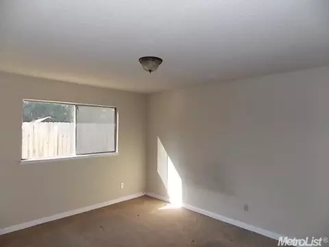 8439 Cayuga Dr, Stockton, CA 95210 photo 25