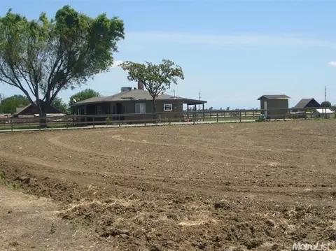 1830 Orange Ave, Patterson, CA 95363 photo 2