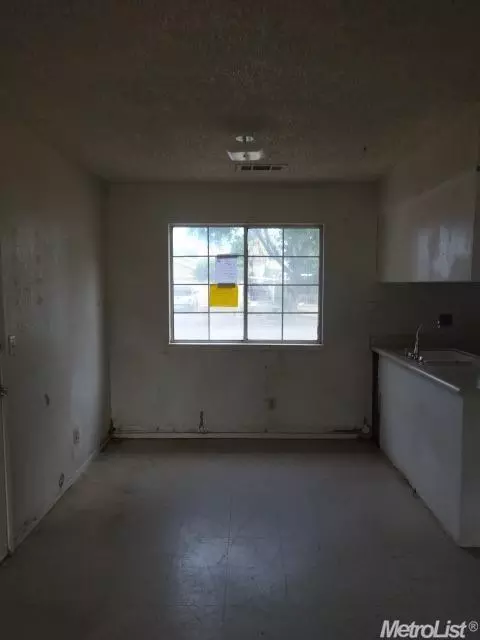 614 Seville Way, Merced, CA 95341 photo 3