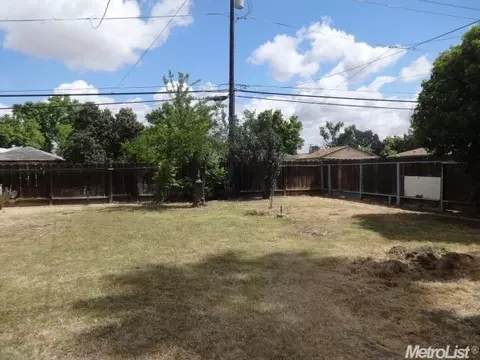 1327 W 19th St, Merced, CA 95340 photo 2