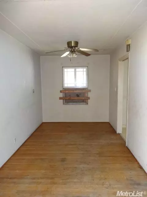 1327 W 19th St, Merced, CA 95340 photo 4